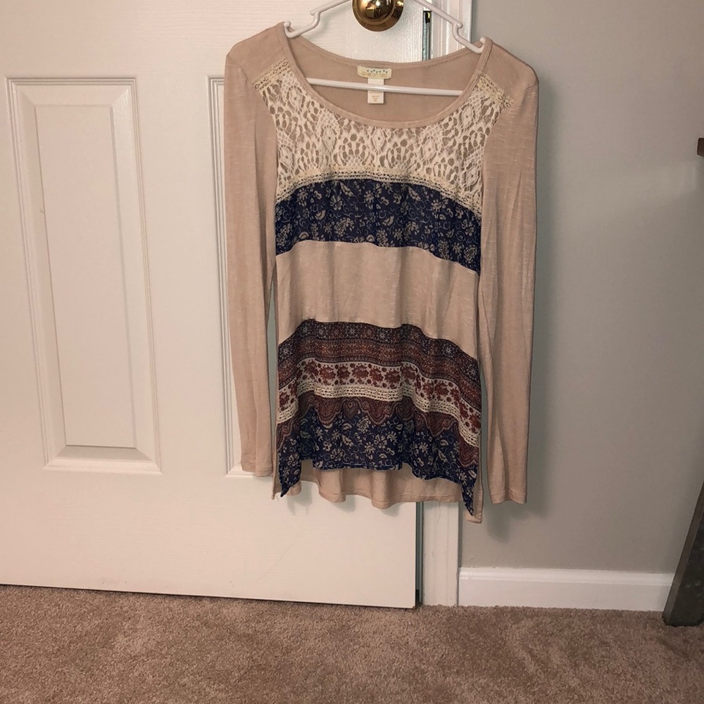 Love on Tap long sleeve junior’s top